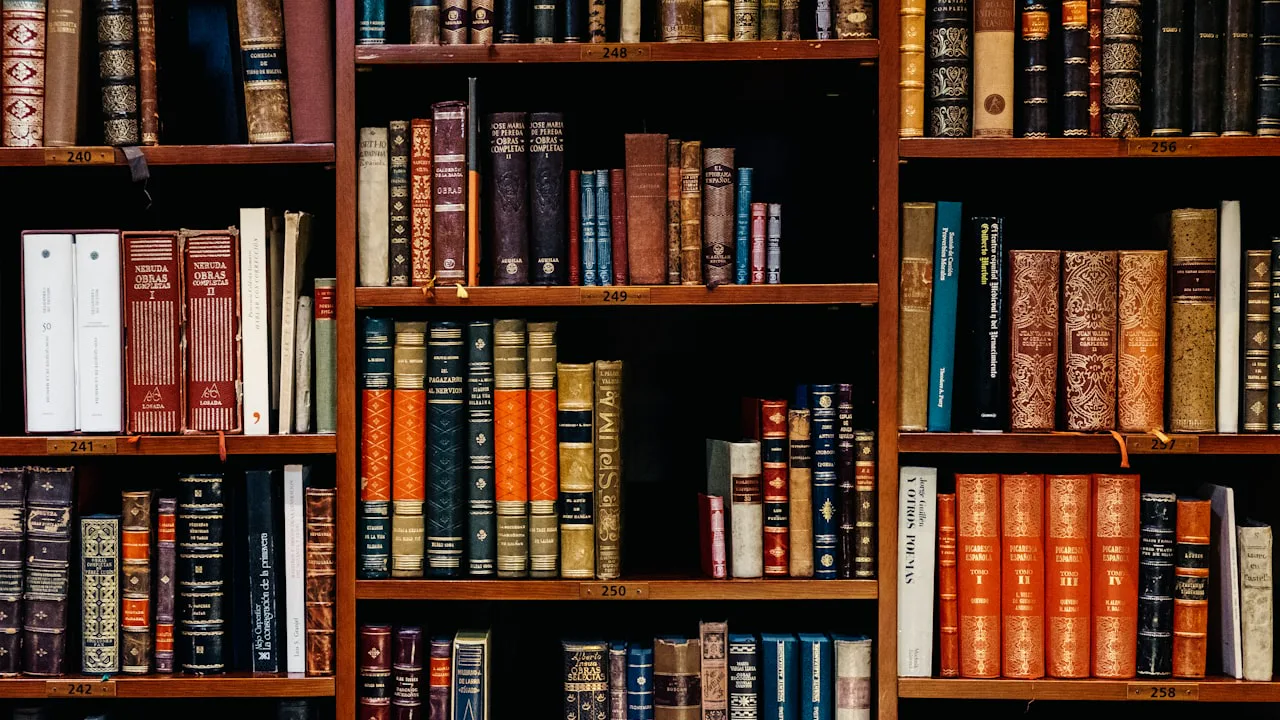 Bibliothèque et salle de lecture publique ouverte à la communauté